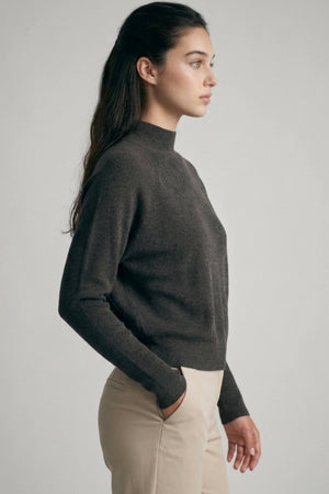 GRIS OSCURO